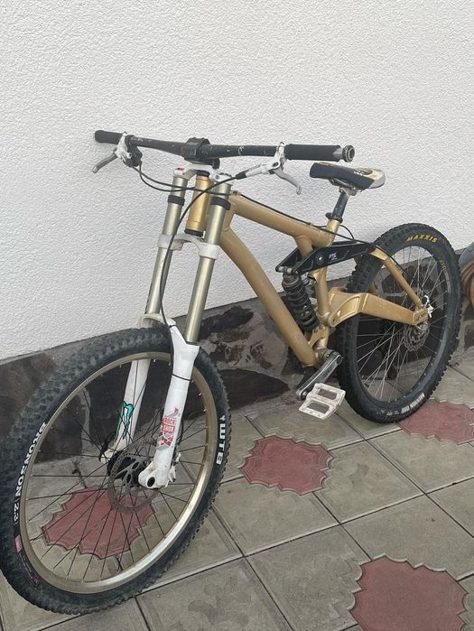 downhill bicicleta second hand si noi de vanzare Anunturi OLX.ro