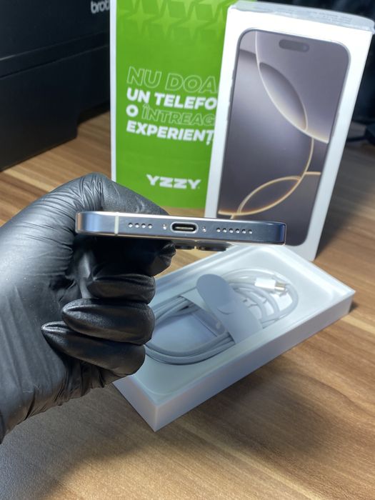 iPhone 16 Pro Max • 256 GB • Natural Titanium