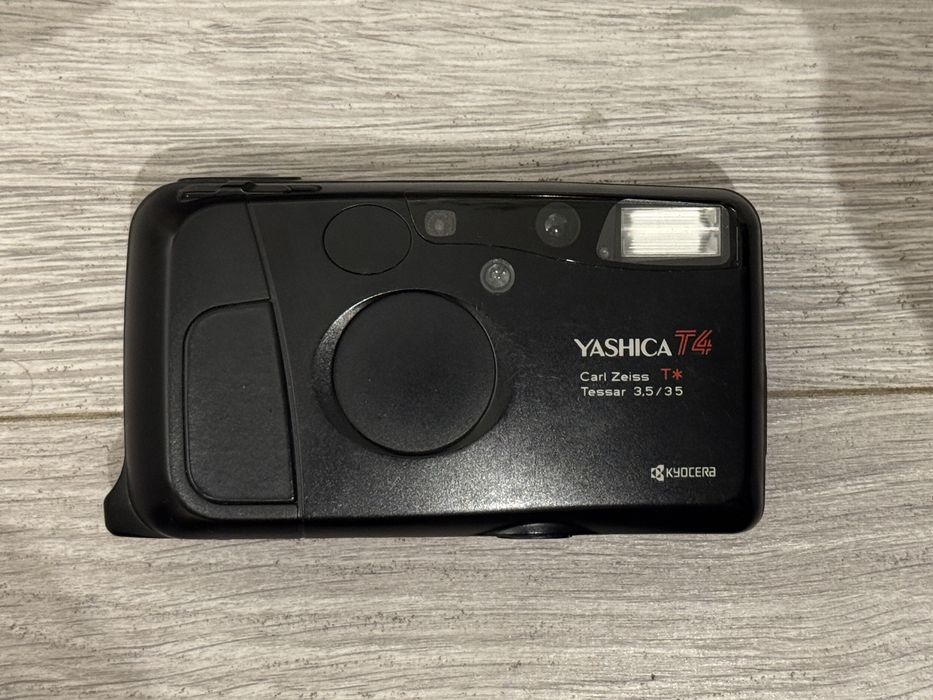Yashica T4 - aparat point & shoot 35mm film