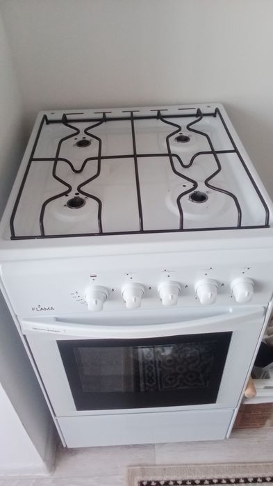 Газ плита новый күйінде тұр