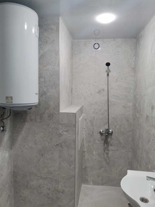 Дава се под наем Тристаен апартамент в Търговище, Център - 80 кв.м за 336.6 € - Снимка #12