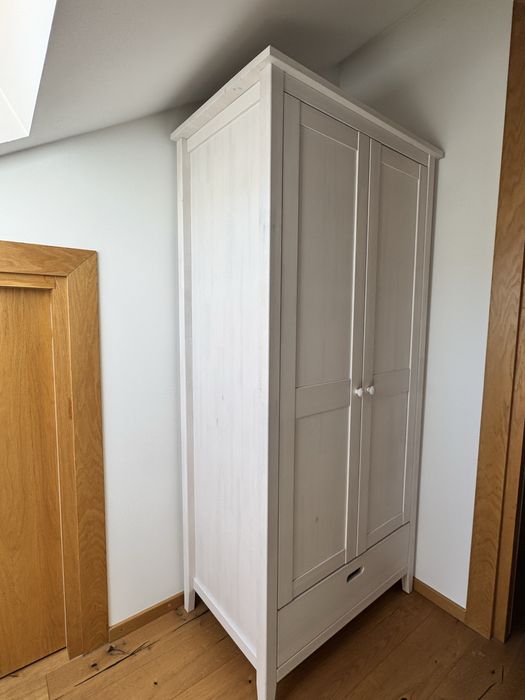 Продам шкаф из массива сосны.