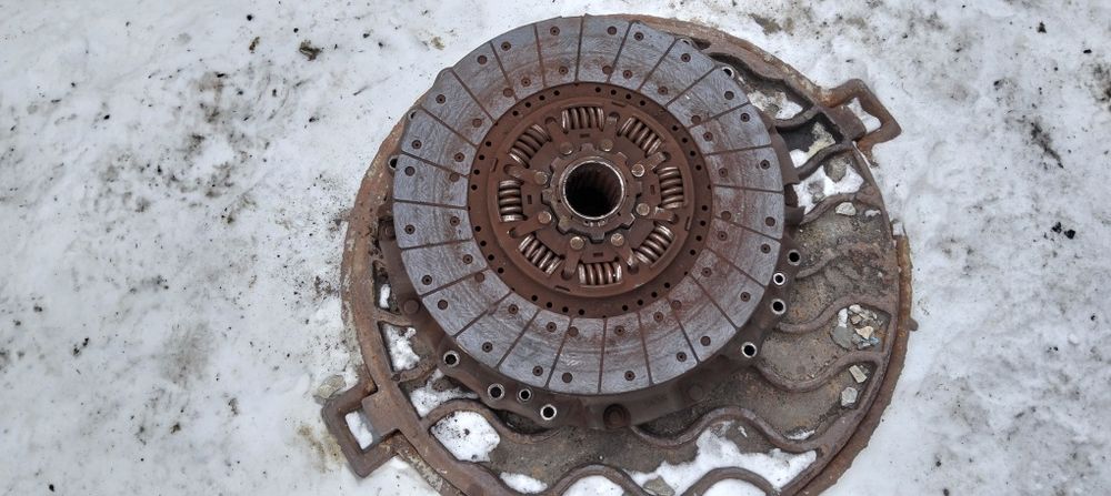 Запчасти на тягач