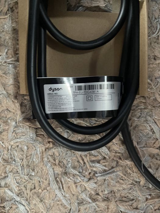 Dyson Airstrait straightener - nou