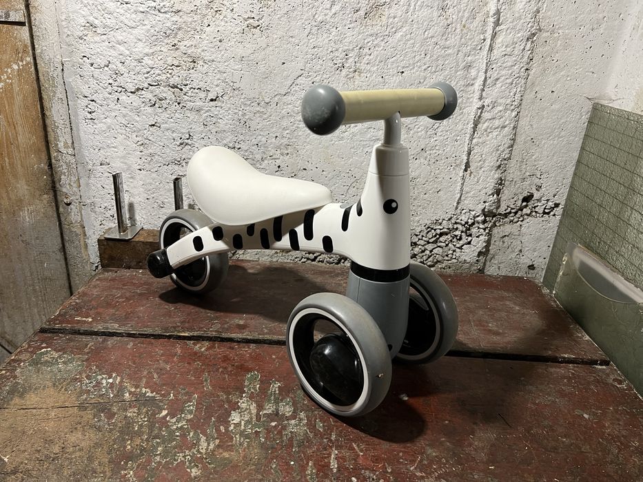 Tricicleta fara pedale