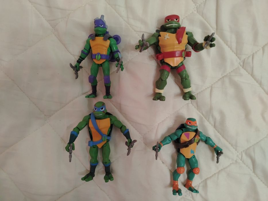 Продам фигурки черепашки ниндзя эволюция