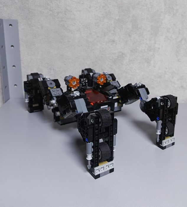 LEGO DC Super Heroes Knightcrawler Tunnel Attack 76086