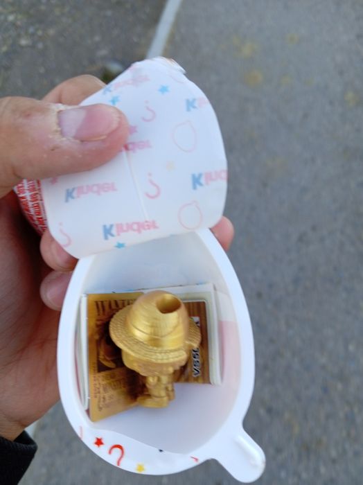 Золотая фигурка луффи