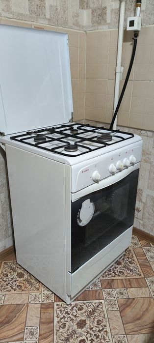 Продам газ плиту