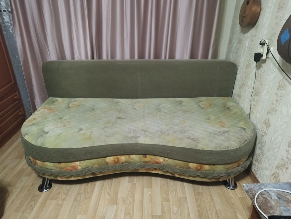 Продам диван-книжка б/у в отличном состоянии,нигде не просел. г.Павлод