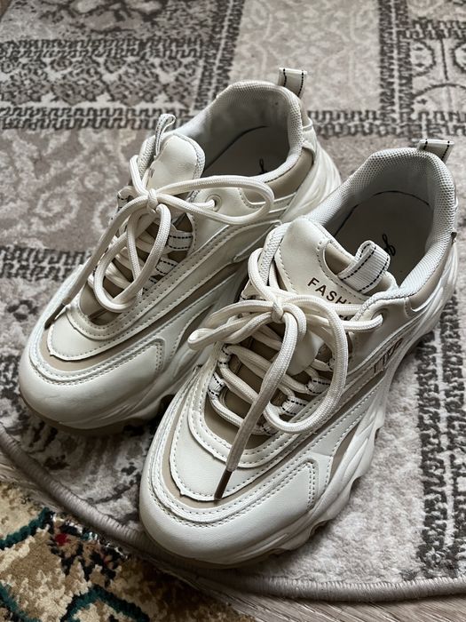 Кроссовки женские стильные