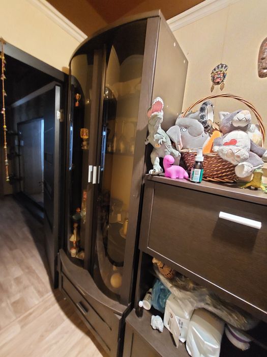 Продам недорого стильную Стенка- горка