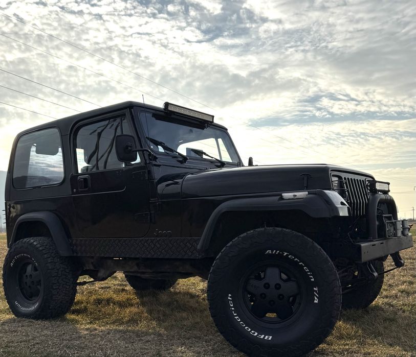 Vând Jeep Wrangler Yj 2.5 l benzina