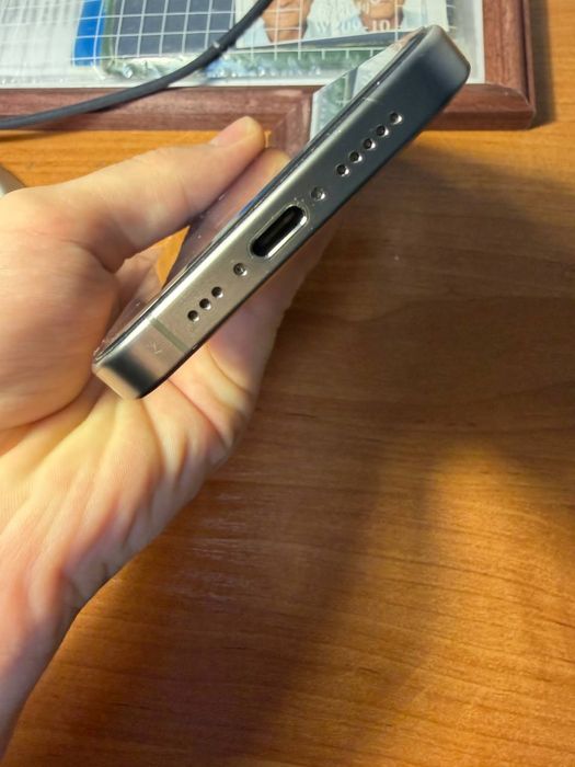 Продаю Iphone 15 pro