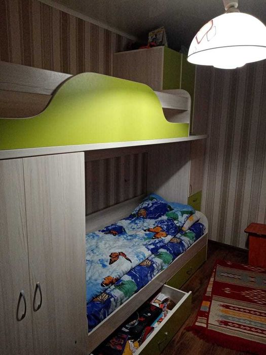 Двуярусная детская кровать