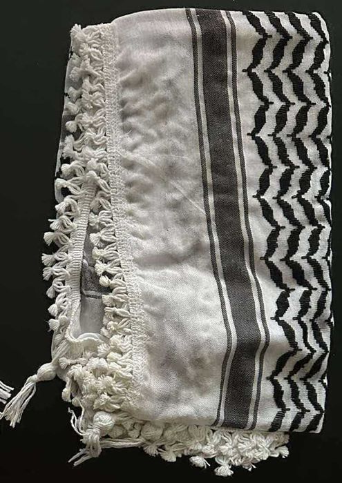 Продавам чисто нови традиционни арабски шалове