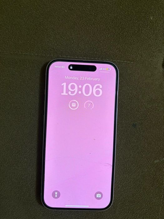 Продавам iphone 15