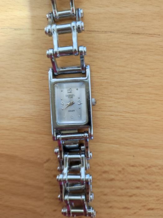 Часовник Diesel отлично състояние работещ с батерия