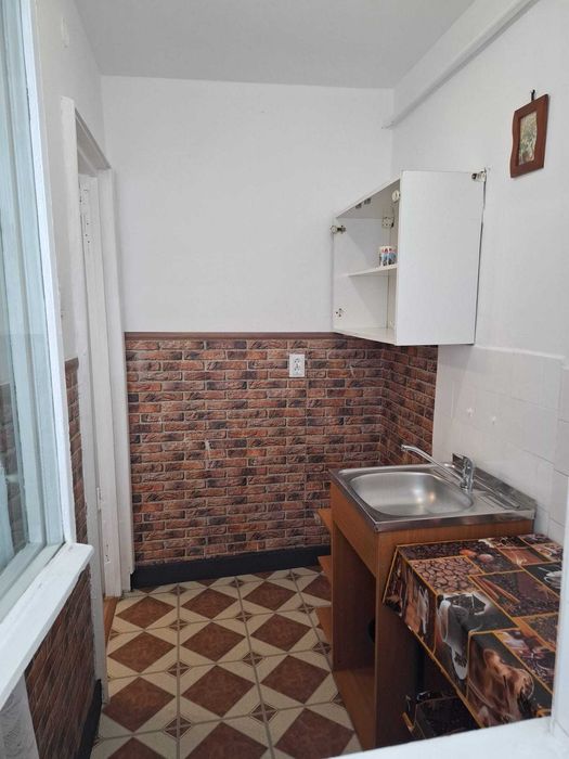 Garsoniera Craiovei de vanzare in bloc de apartamente