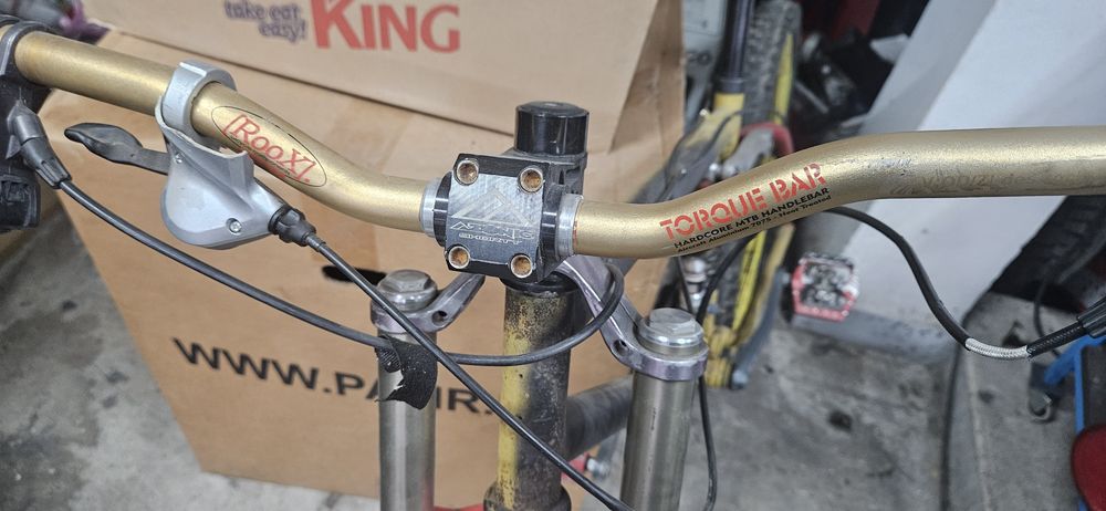 Продавам колело 26 "за скоци Downhill