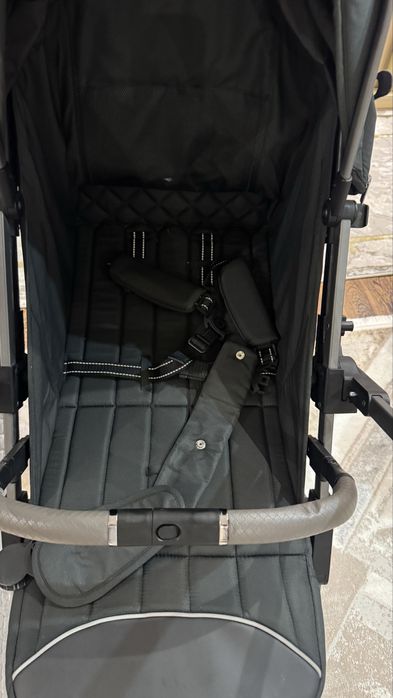 Прогулочная коляска с перекидной ручкой