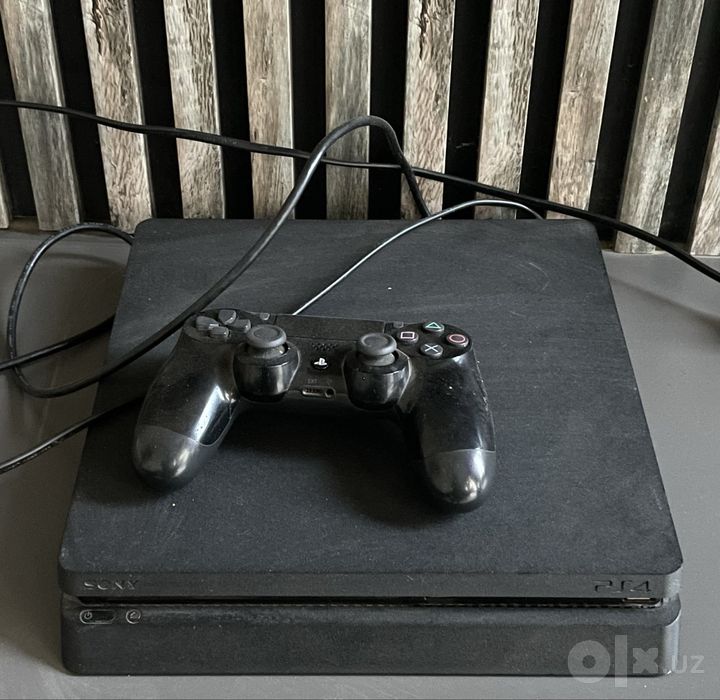 playstation 4 slim 1Tb
