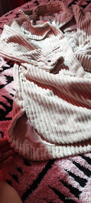 Плотная рубашка на заклёпках