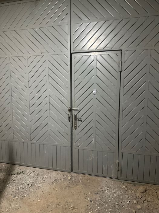 Darvoza sotiladi  2 tasi 1000$ kelishiladi