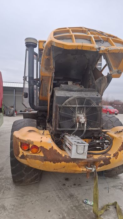 Vând incarcator frontal/vola Venieri