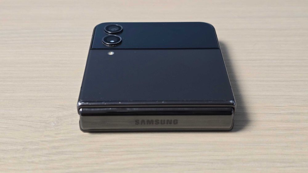 Samsung Z Flip 4 Defect ecran mare