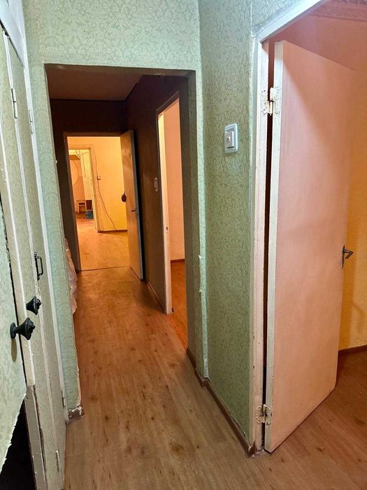 Apartament 3 camere semidecomandat