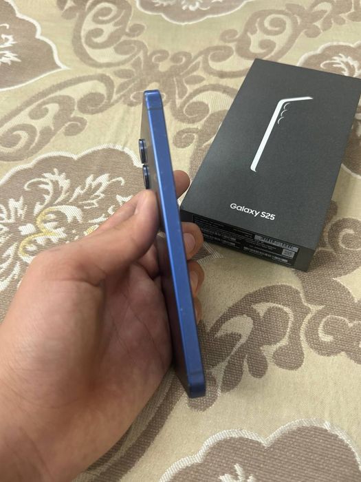 Samsung s25 в хорошем состоянии