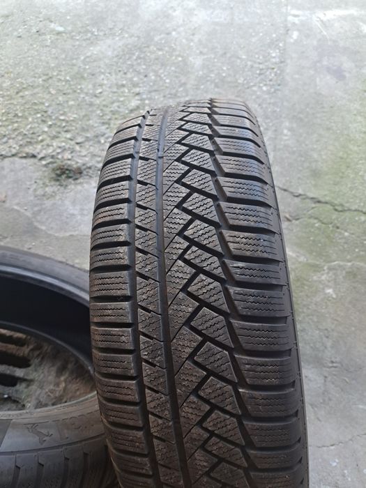 Vand 2 seturi de cauciucuri de iarna continental. 225/60/17R.    215/55/17R