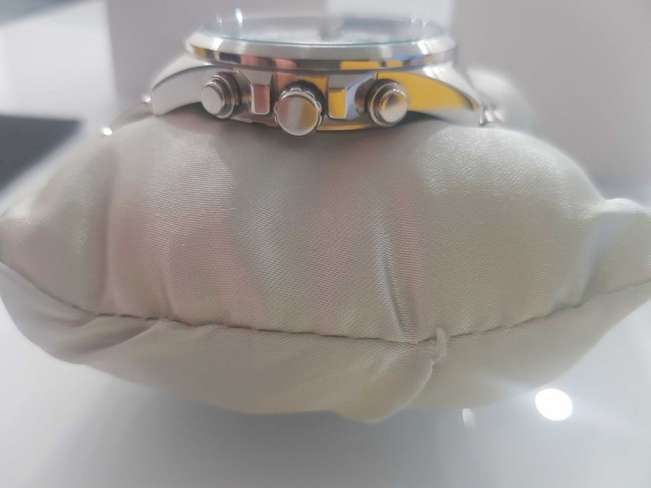 Продам часы LORUS