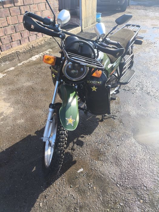 Продам мотоцикл 200 кубов