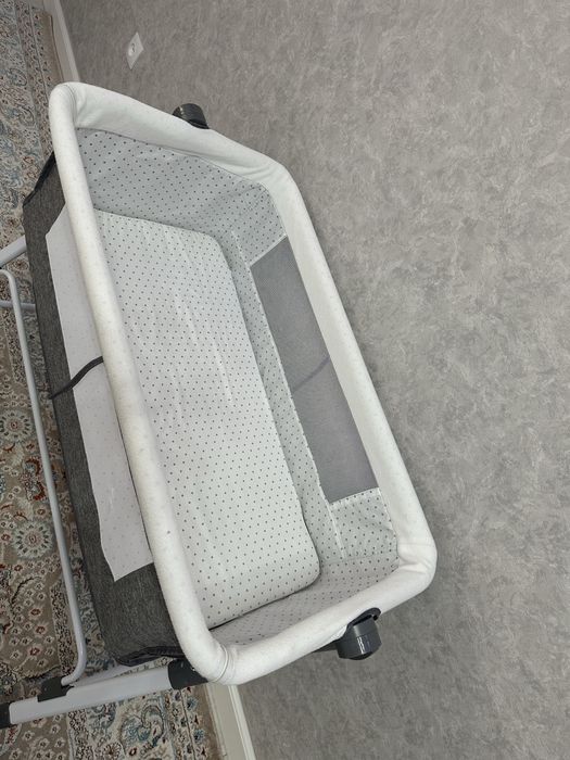 Детский манеж на колесиках