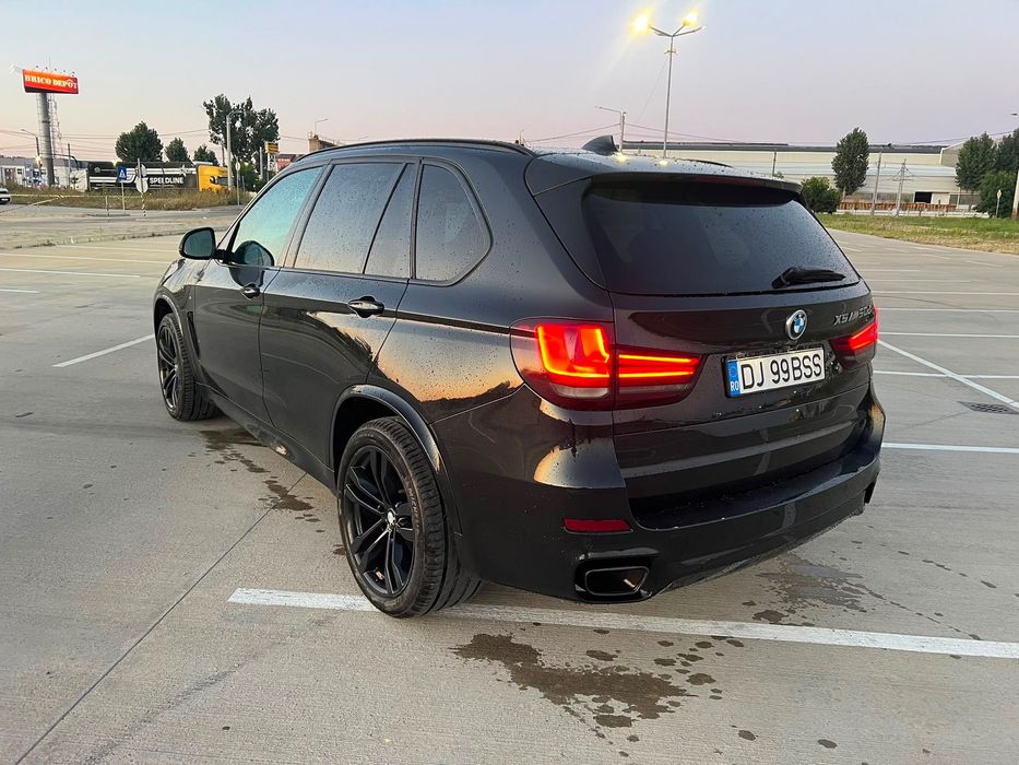 BMW x5 m50d , negru metalizat , ventilație scaune , încălzire auxiliară , conect drive , distronic +, faruri led