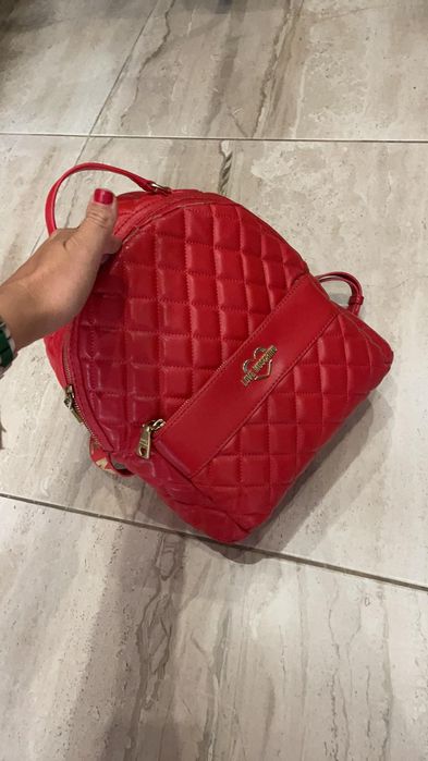 Оригинална  Червена раничка  Love Moshino