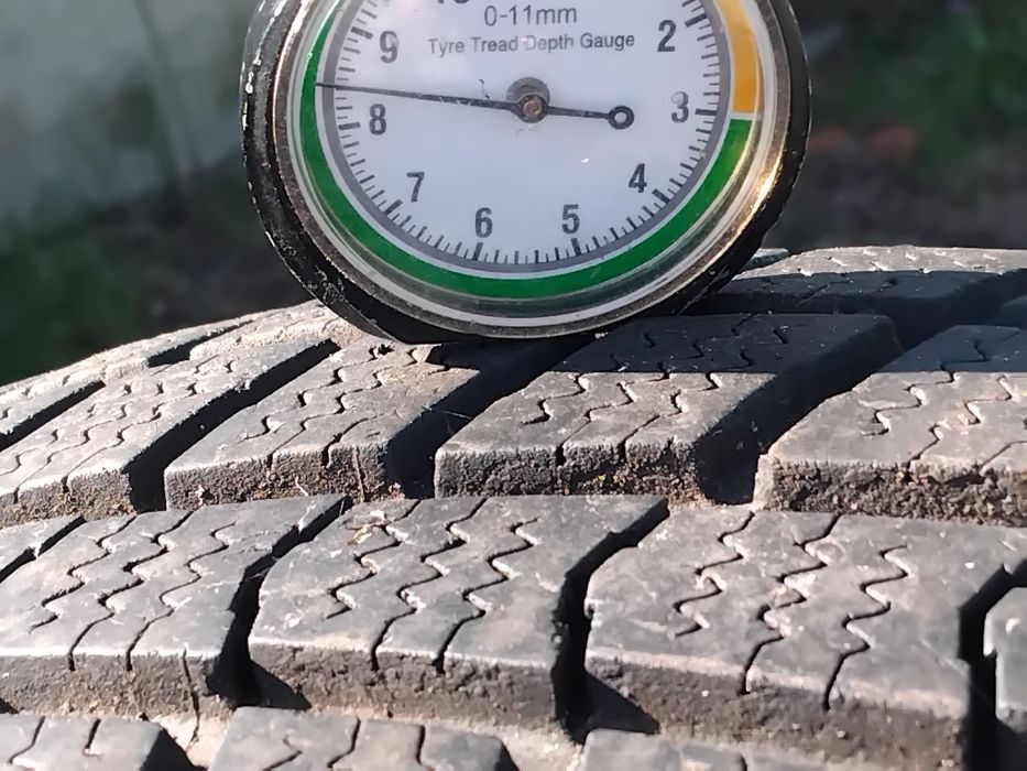 Гуми 205 65 16 C Ц Roadstone от Мишелин. Налични са 2 броя - нов внос.