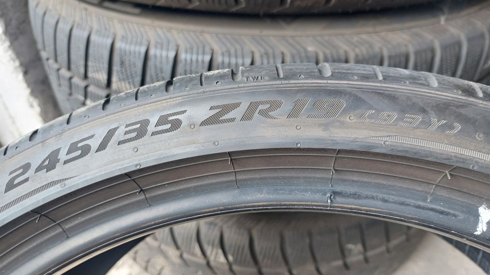 Летни гуми 245 35 19 Pirelli P Zero PZ4 2 броя