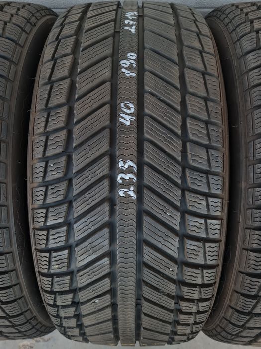 Зимни гуми 4 броя SYRON Everest1 235 40 R19 дот 2719
