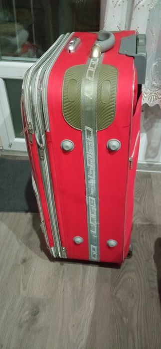 Куфар средно голям