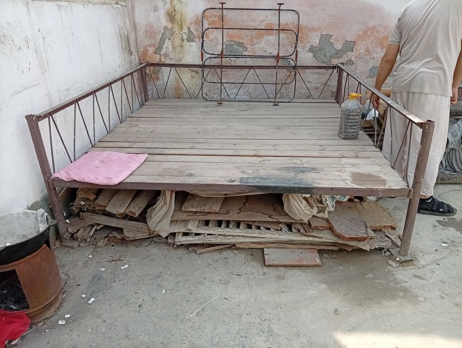 Сори тапчан темир тахтаси билан