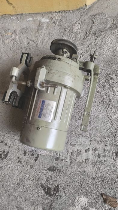 Ел.мотор монофазен за шевна машина.