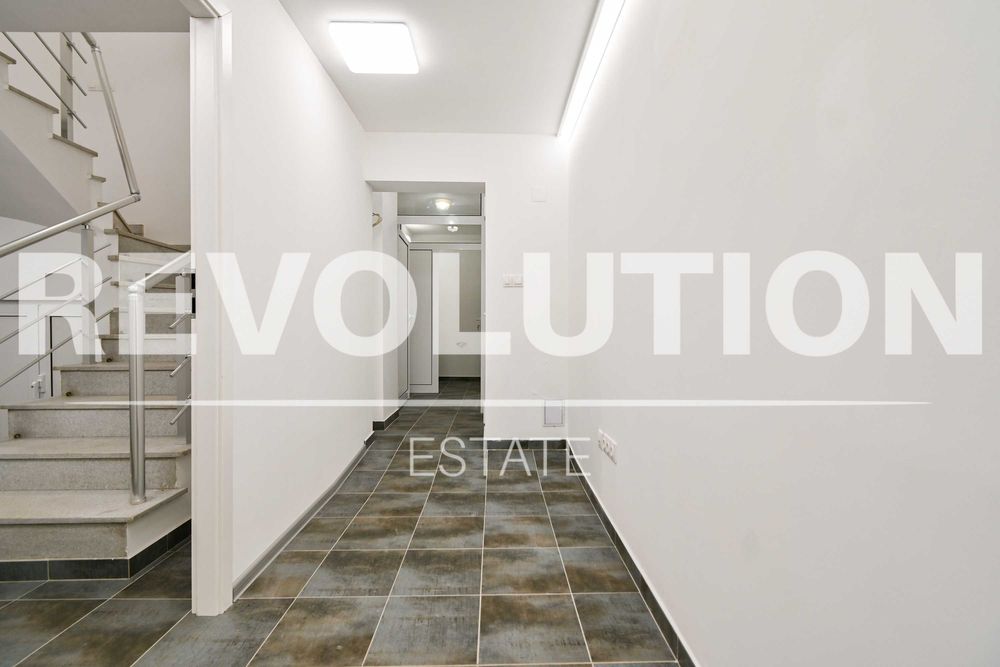 Продава се Магазин в София, Център - 110 кв.м за 5910 €/кв.м - Снимка #1