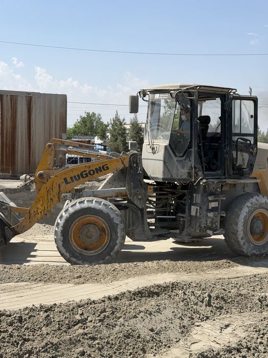 погрузчик сотилади