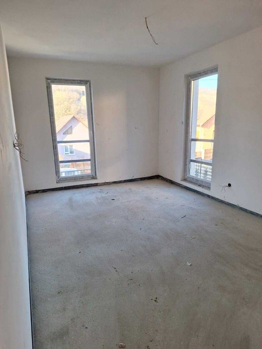 Persoană fizică vând casă individuală în Tăuți comuna Florești.