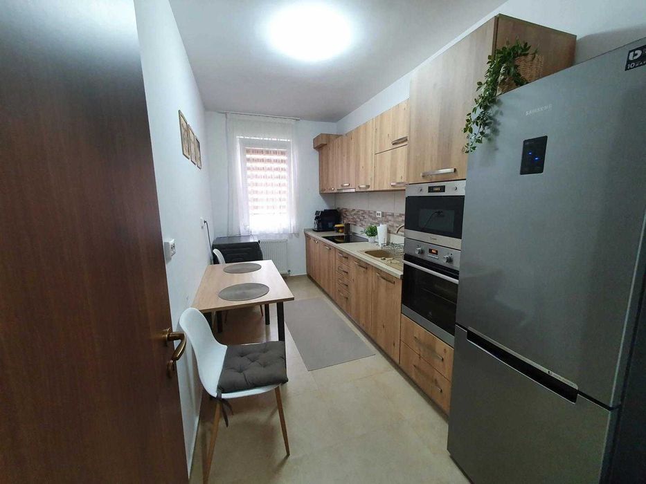 Apartament 2 camere, zona Roata Făget