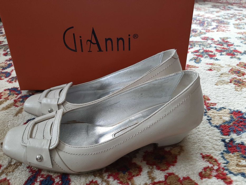 Дамски чехли и обувки, номер 36