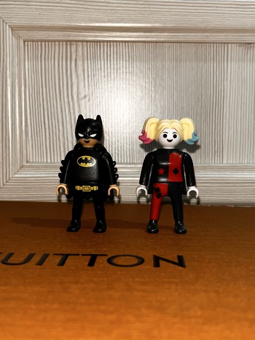 Харли и Бэтмэн из колекций Kinder DC.